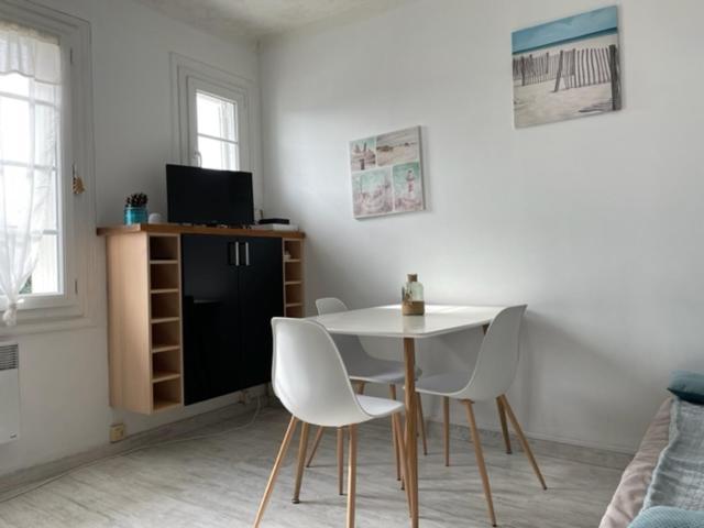 Appartement Proche Plage Et Commerces Роаян Екстериор снимка